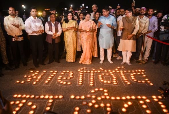 విజయ్ చౌక్‌లో 1.25 లక్షల దీపాల వెలుగులు