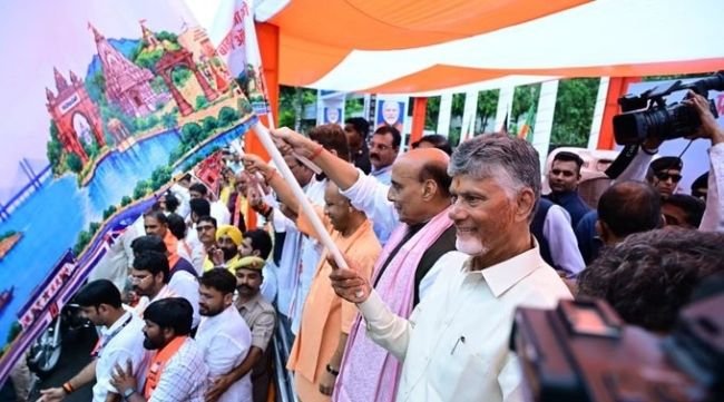 భారత్‌ను వికసిత్ భారత్‌గా తీర్చిదిద్దుతున్న ప్రధాని మోదీ