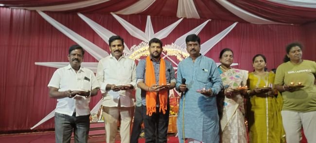 మోడీ జన్మదిన వేడుకల్లో దీపాల వెలుగులు