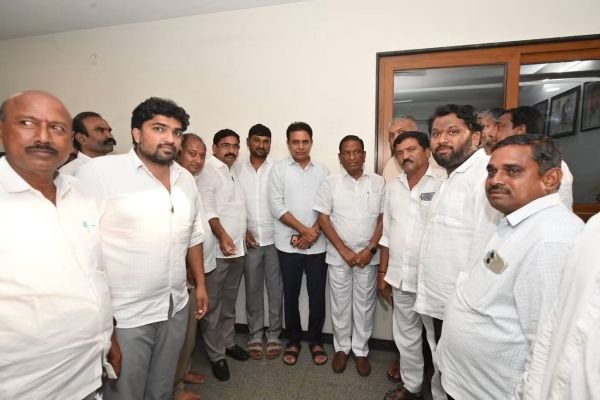 జగన్‌ కుటుంబానికి కేటీఆర్‌ ఆర్థిక భరోసా