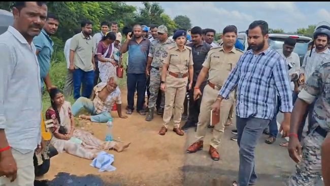 రోడ్డు ప్రమాదంలో గాయపడిన వారికి ఎస్పీ తక్షణ సహాయం