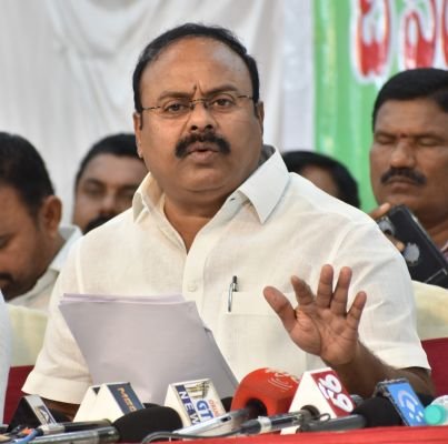 *యూపీఐ చార్జీల నుంచి ఎరువులు, పురుగుమందులు, విత్తనాల డీలర్లకు మినహాయింపు ఇవ్వాలి