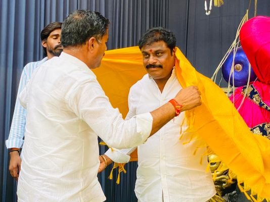 వినాయక మండపాలను సందర్శించిన ఆనంద గౌడ్