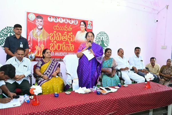 ప్రభుత్వ ఉద్యోగాలు, పరిశ్రమల ద్వారా యువతకు బంగారు భవిష్యత్తు: మంత్రి ఎస్.సవిత