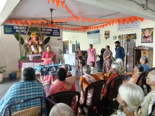 నెస్ట్ వృద్ధాశ్రమాన్ని సందర్శించిన జిల్లా న్యాయ సేవాధికార సంస్థ కార్యదర్శి.