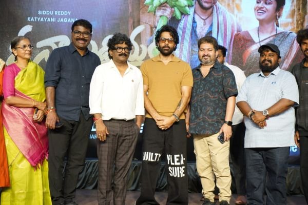 ఘనంగా ఓ నా సిద్ధయ్య సాంగ్ టైటిల్ పోస్టర్ లాంచ్ - ఆటో డ్రైవర్లకు ఇన్సూరెన్స్ అందజేసిన సిద్ధు రెడ్డి
