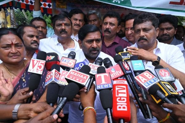 22ఏ భూముల విషయంలో రేవంత్‌ డ్రామాలు ఆపాలి*  *సాగర్‌ రైతులకు అన్యాయం చేస్తే బీఆర్‌ఎస్‌ చూస్తూ ఊరుకోదు: మాజీ మంత్రి జగదీష్‌రెడ్డి*