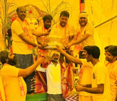 భక్తి చాటిన ఏలూరి మాధవరావు