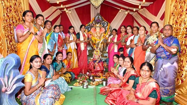 గణనాథుని సన్నిధిలో ఘనంగా కుంకుమ అర్చన పూజలు