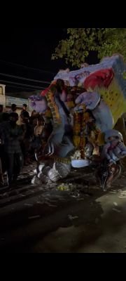 కింద పడ్డ వినాయక విగ్రహం