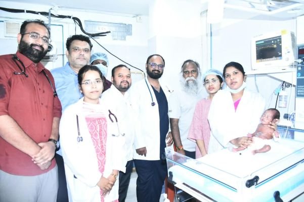అద్భుతమైన చికిత్సతో పసిబిడ్డకు పునర్జన్మ  శిశురక్ష ఆసుపత్రి వైద్యులను అభినందించిన జగ్గారెడ్డి.