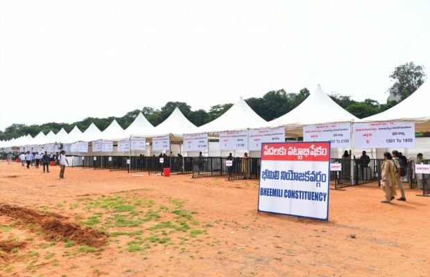 కాసేపట్లో విశాఖపట్నం చేరుకోనున్న సీఎం చంద్రబాబు