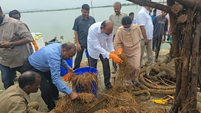 నంద్యాల చిన్న చెరువు కట్టపై ‘స్వచ్ఛ నంద్యాల’ 