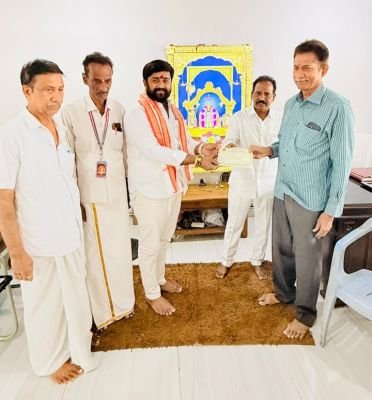 సత్యదేవుని నిత్య అన్నదానానికి రూ లక్ష విరాళం