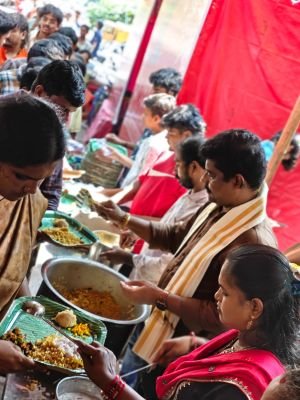 పలు అన్నదాన కార్యక్రమంలో పాల్గొన్న బొడ్డేటి కిరణ్ కుమార్..