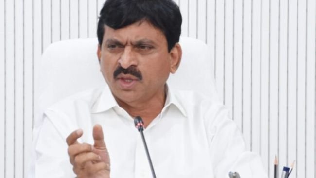 క్యూర్ ప‌రిధిలో 21వేల డ‌బుల్ బెడ్ రూమ్ ఇళ్లు పూర్తి ఈనెలాఖరులోగా ల‌బ్దిదారుల ఎంపిక పూర్తిచేయాలి దాదాపు 9వేల మందికి ఇందిర‌మ్మ ఇళ్ల మంజూరు క‌లెక్ట‌ర్ల‌తో  మంత్రి పొంగులేటి శ్రీ‌నివాస‌రెడ్డి   వీడియో కాన్ఫ‌రెన్స్