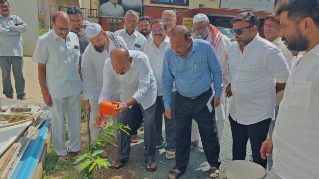 సేవా సంకల్ప అభియాన్‌లో భాగంగా నంద్యాలలో మొక్కలు నాటిన రాష్ట్ర మంత్రి ఎన్‌ఎండి ఫరూక్