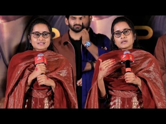 ఇట్లు అర్జున టీజర్ ఈవెంట్: చిన్ననాటి స్నేహితుడి కోసం వేదికపైనే కన్నీళ్లు పెట్టుకున్న లేడీ డైరెక్టర్!