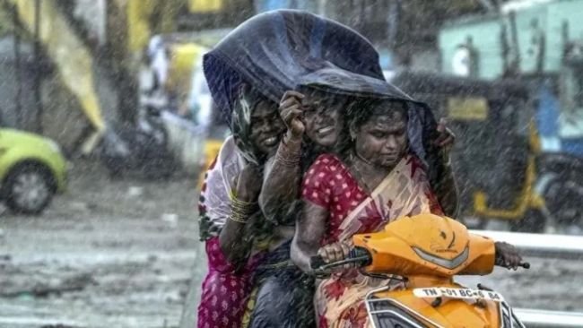 తమిళనాడులోని 15 జిల్లాలకు భారీ వర్ష హెచ్చరిక
