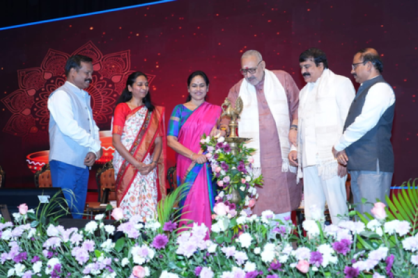 2028-29 నాటికి పట్టు ఉత్పత్తిలో ప్రపంచంలోనే భారత్ నంబర్ వన్: కేంద్ర మంత్రి గిరిరాజ్ సింగ్ వెల్లడి