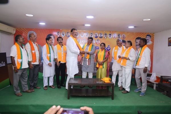 బిజెపి తీర్థం పుచ్చుకున్న కొవ్వాడ మాజీ ఎంపీపీ  గోపాలకృష్ణమూర్తి రాజు