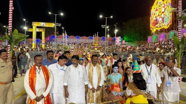 తిరుమల శ్రీవారి బ్రహ్మోత్సవాల్లో తెలంగాణ డిప్యూటీ సీఎం భట్టి విక్రమార్క