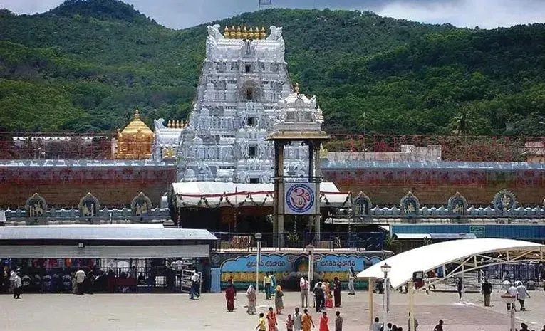 తిరుమల భక్తులకు అలర్ట్: ఈనెల 24 వరకు తిరుపతిలో శ్రీవారి సర్వదర్శనం టోకెన్లు రద్దు