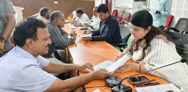 నంద్యాల కలెక్టరేట్‌లోని పిజిఆర్ఎస్ సమావేశ భవనంలో ప్రజా సమస్యల పరిష్కార వేదిక