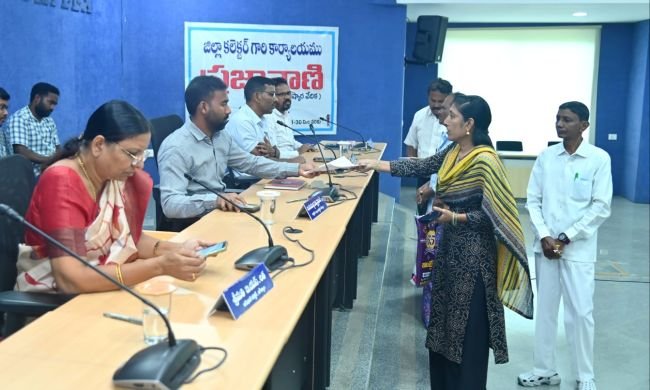 ప్రజావాణి ఫిర్యాదులను సత్వరమే పరిష్కరించాలి