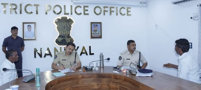 పోలీస్ "ప్రజా సమస్యల పరిష్కార వేదిక" కార్యక్రమానికి 105 ఫిర్యాదులు -జిల్లా ఎస్పీ  సునీల్ షొరాణ్ IPS