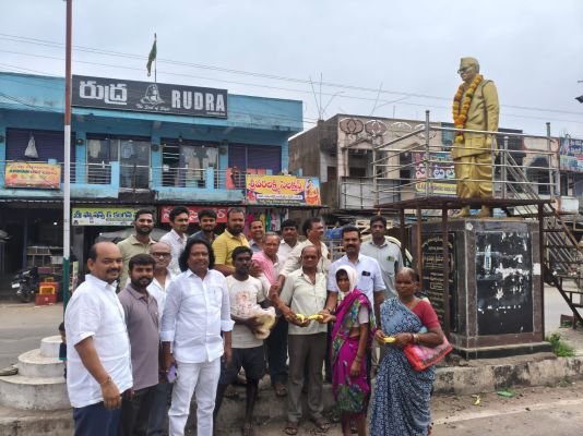 కొండా లక్ష్మణ్ బాపూజీ ఆశయాలను ముందుకు తీసుకెళ్లాలి