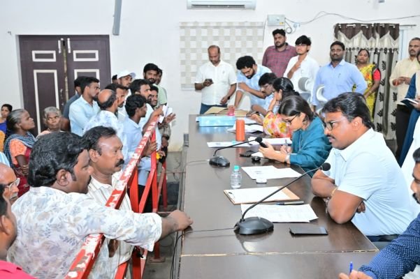 అర్జీ పరిష్కారంలో నిర్లక్ష్యానికి తావులేదు
