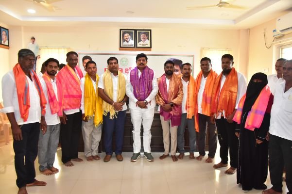 ఎమ్మెల్యే మనోహర్ రెడ్డి కి ధన్యవాదాలు తెలిపిన పలువురు చైర్మెన్లు 