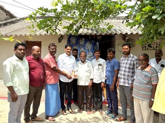 ఆర్థిక సహాయం చేసి మానవత్వం చాటుకున్న వెదిరే మేఘారెడ్డి 