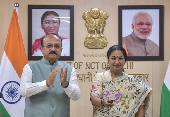 రూఫ్‌టాప్ సోలార్ కోసం 'ఢిల్లీ పీఎం సూర్య ఘర్' పోర్టల్‌ను ప్రారంభించిన సీఎం రేఖా గుప్తా