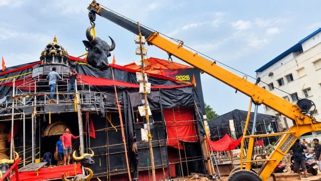 శభాష్ జీవీఎంసీ! అక్రమ ‘యమలోకం’ పీటలు కదిలించిన అధికారులు