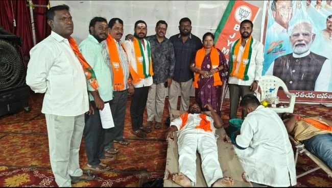 ప్రధాని మోదీ ప్రజా జీవితంలో 25 ఏళ్లు: మేడ్చల్‌లో బీజేవైఎం ఆధ్వర్యంలో భారీ రక్తదాన శిబిరం