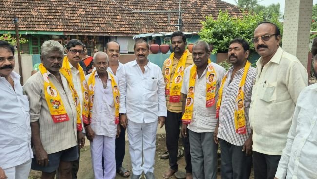 రాయవరంలో వైసిపి కార్యకర్తలు టిడిపిలో చేరిక