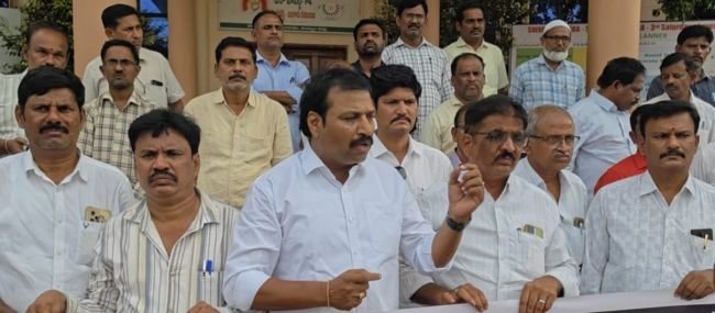 శాప్ కార్యాలయం వద్ద ఉపాధ్యాయులపై జరిగిన దాడిని  తీవ్రంగా ఖండిస్తున్నాం ఎస్టీయు