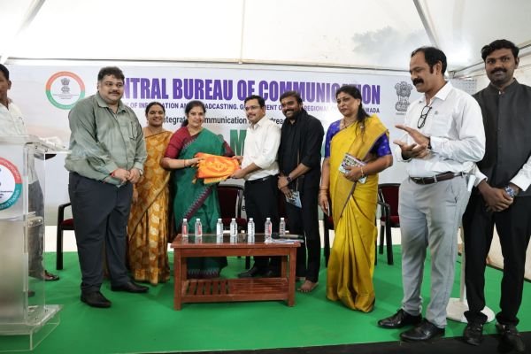 రాజమహేంద్రవరంలో పోషణ అభియాన్ ఫోటో ఎగ్జిబిషన్ ప్రారంభించిన ఎంపీ పురందేశ్వరి