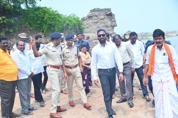 గణేశ్ నిమజ్జన ప్రాంతాలను ప్రత్యక్షంగా పరిశీలించిన జిల్లా కలెక్టర్,ఎస్పీ