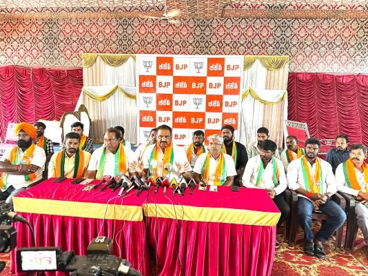 నిమజ్జనానికి నీటి కోసం ఆందోళన దురదృష్టకరం