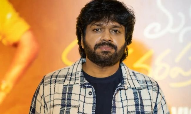 'మీకో దండం.. నా కాళ్లపై పడొద్దు'.. అభిమాని ప్రవర్తనపై డైరెక్టర్ అనిల్ రావిపూడి అసహనం!