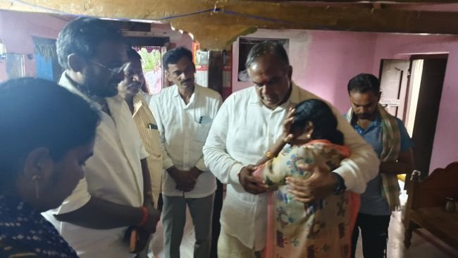 బాధిత కుటుంబాన్ని పరామర్శించిన చల్మెడ      