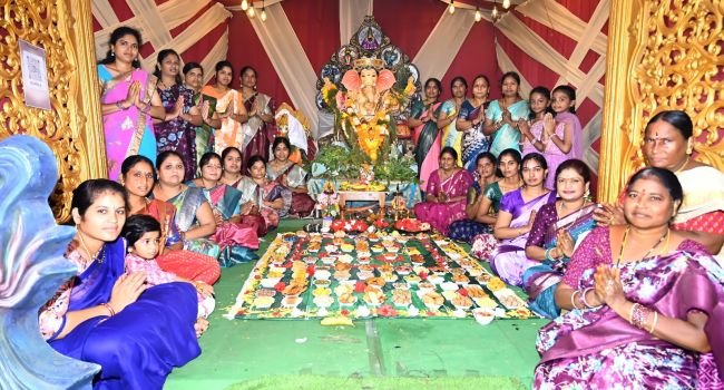 గణనాథునికి 118 రకముల వంటకాలతో మహా  నైవేద్యం సమర్పణ 