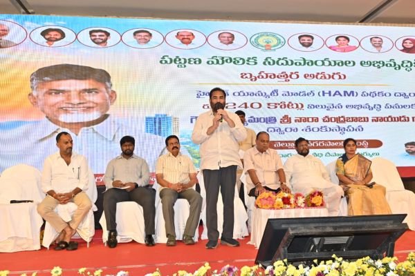 నెల్లూరు జిల్లాలో మౌలిక వసతుల సువర్ణాధ్యాయం -                                            ఎంపీ వేమిరెడ్డి, ఎమ్మెల్యే కోటంరెడ్డి చేతుల మీదుగా  పనులకు శంకుస్థాపన