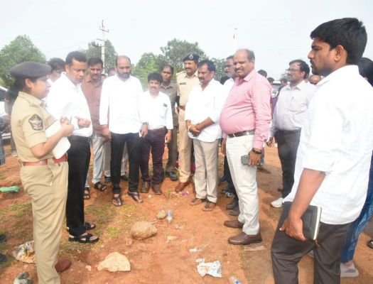 సీఎం పర్యటన ఏర్పాట్లను పరిశీలించిన ఎమ్మెల్యే కాకర్ల సురేష్, కలెక్టర్ హిమాన్షు శుక్ల
