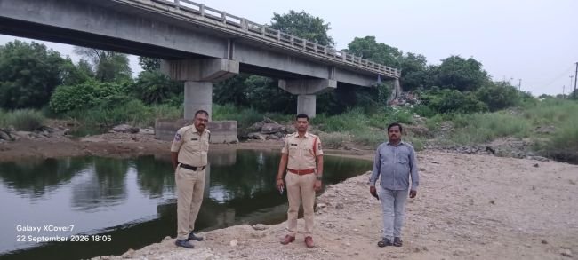 గణేష్ నిమజ్జన ప్రదేశాలను పరిశీలించిన ఎస్సై ఆవుల తిరుపతి