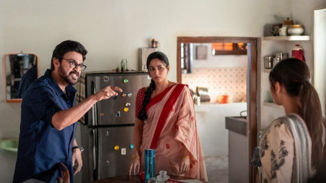 'ఆదర్శ కుటుంబం.. AK47' రిలీజ్ వాయిదా.. వెంకటేష్-త్రివిక్రమ్ సినిమా కొత్త విడుదల తేదీ ఇదే!