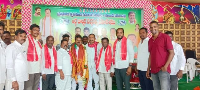 పాక మల్లేష్ కు యాదవ సంఘం అభినందనలు